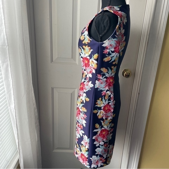 TAHARI Blue and Floral Print Shift Sheath Dress size 2 - Picture 4 of 10